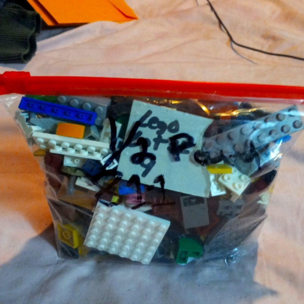Legos lot 9 This lot has mixed legos